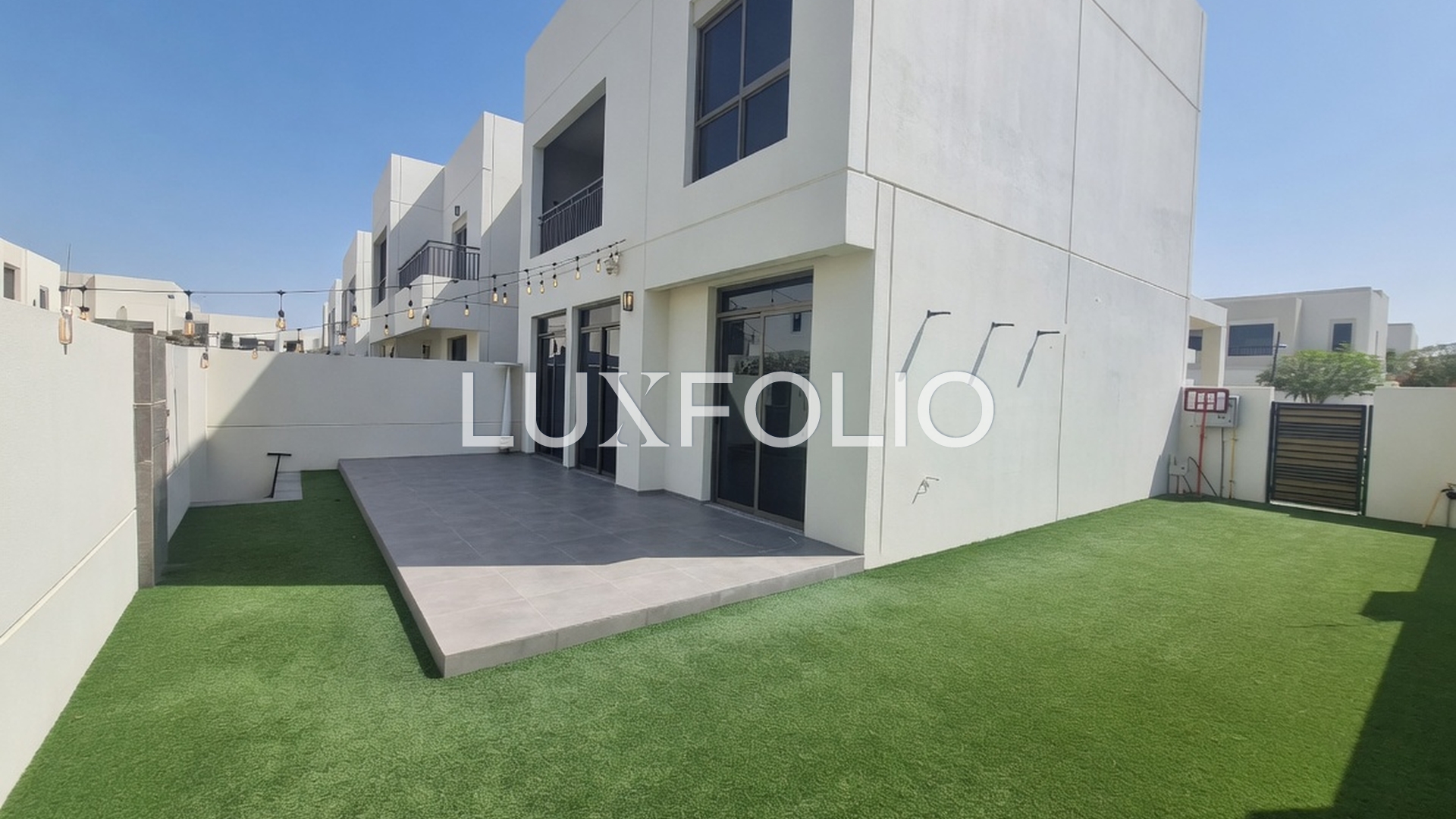 4 bedroom Apartment for rent in Town Square at 180,000 AED per year