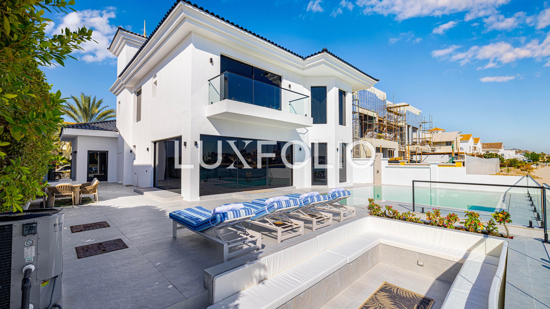 6 bedroom Apartment for rent in Palm Jumeirah at 2,300,000 AED per year