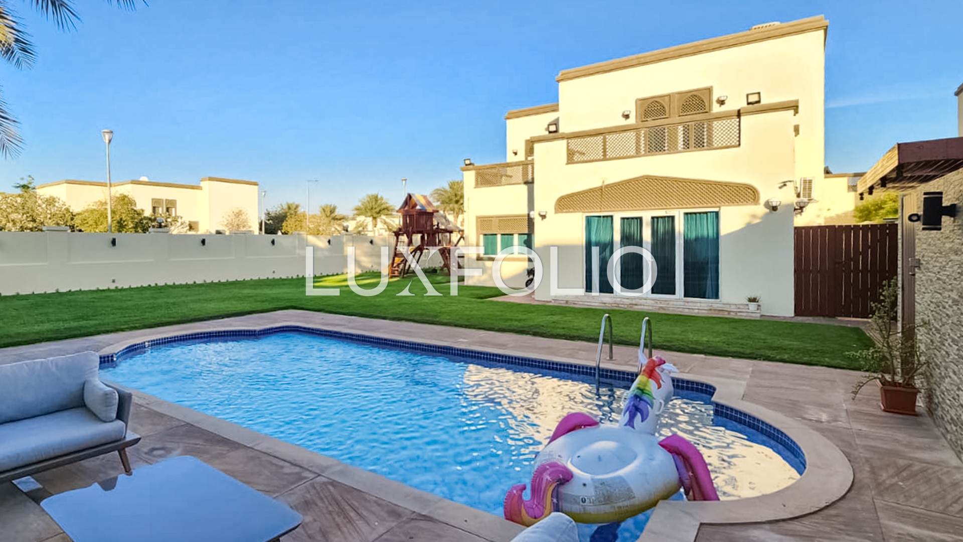 4 bedroom Apartment for rent in Jumeirah Park at 775,000 AED per year