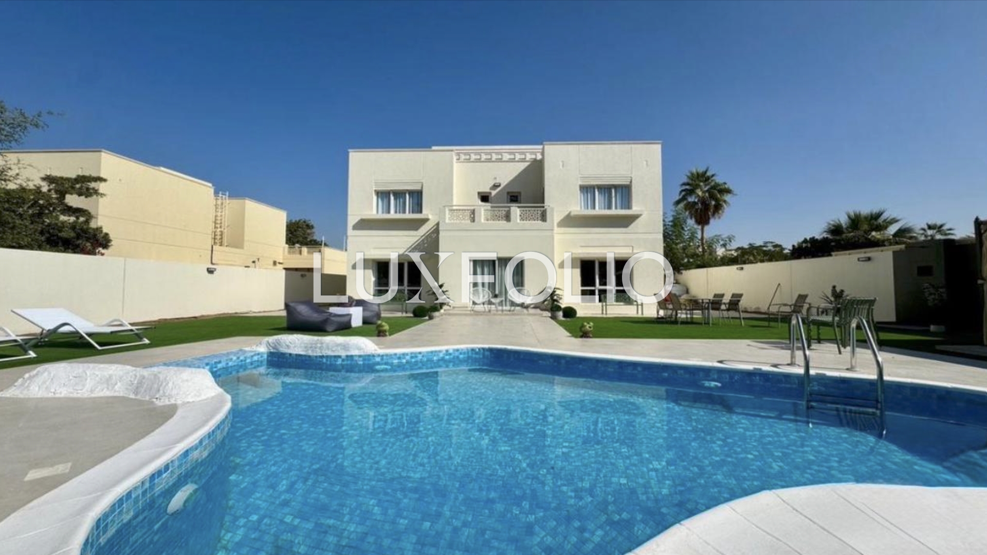 5 bedroom Apartment for rent in Meadows at 600,000 AED per year