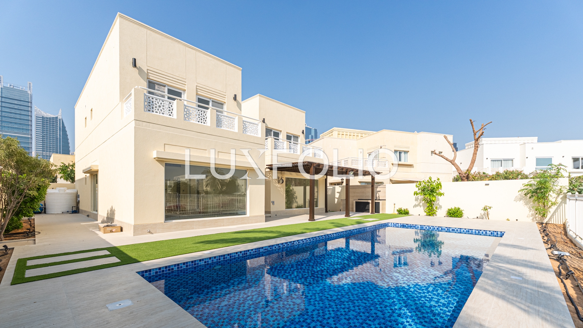 4 bedroom Apartment for rent in Meadows at 750,000 AED per year
