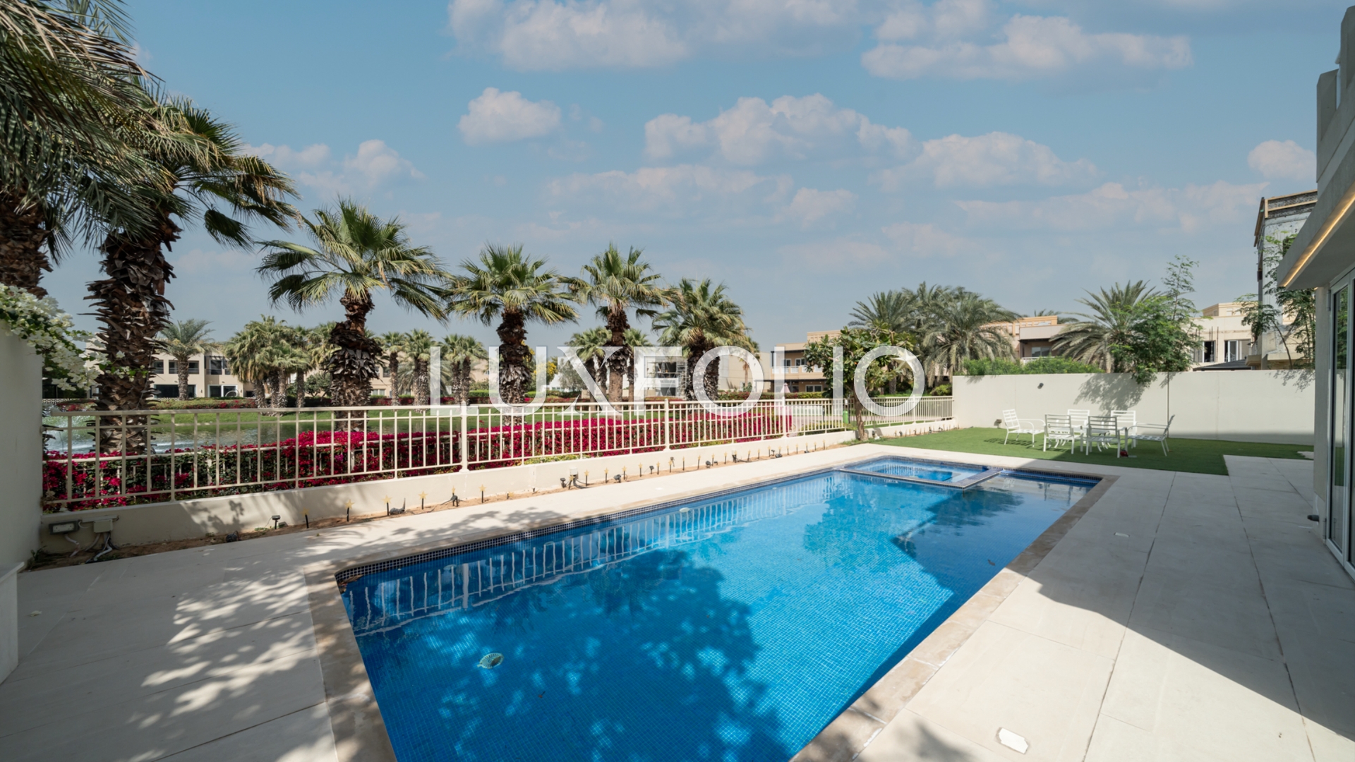 6 bedroom Apartment for rent in Meadows at 950,000 AED per year