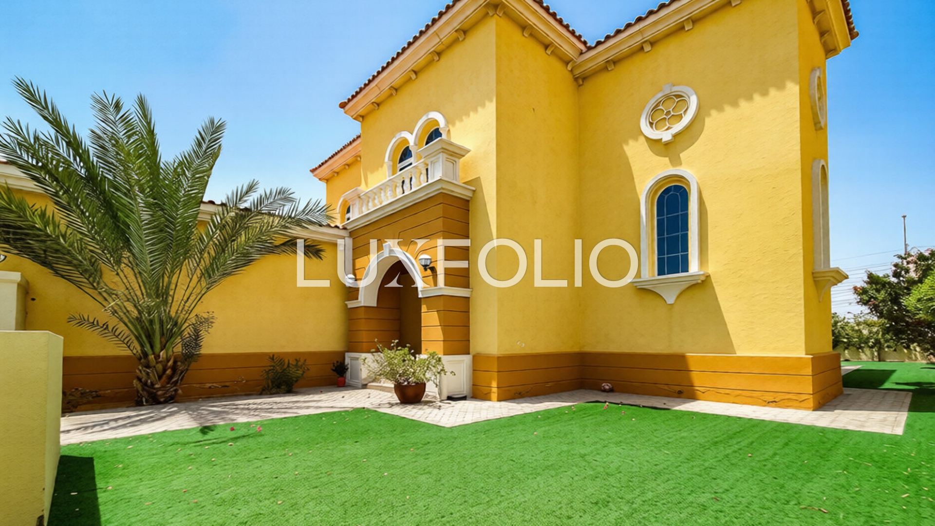 3 bedroom Apartment for rent in Jumeirah Park at 285,000 AED per year