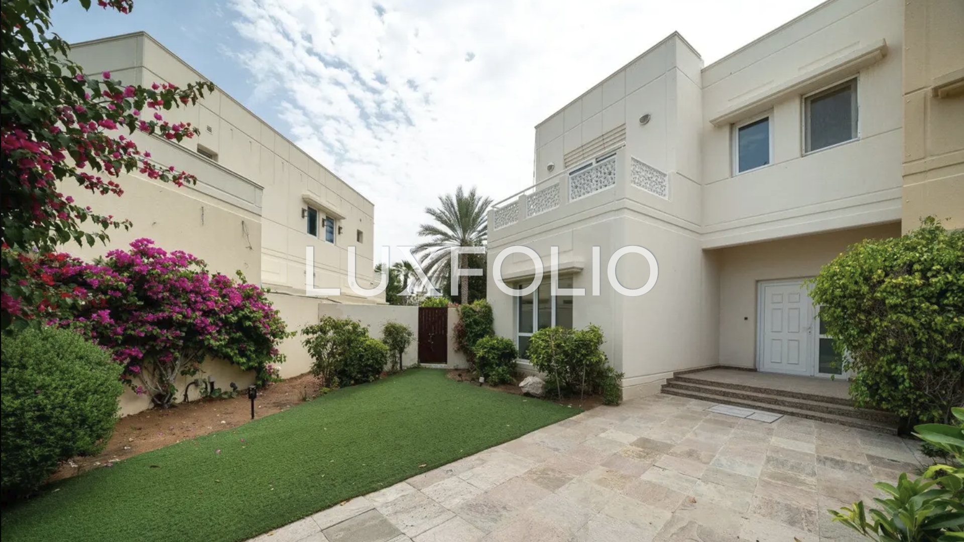 6 bedroom Apartment for rent in Meadows at 650,000 AED per year