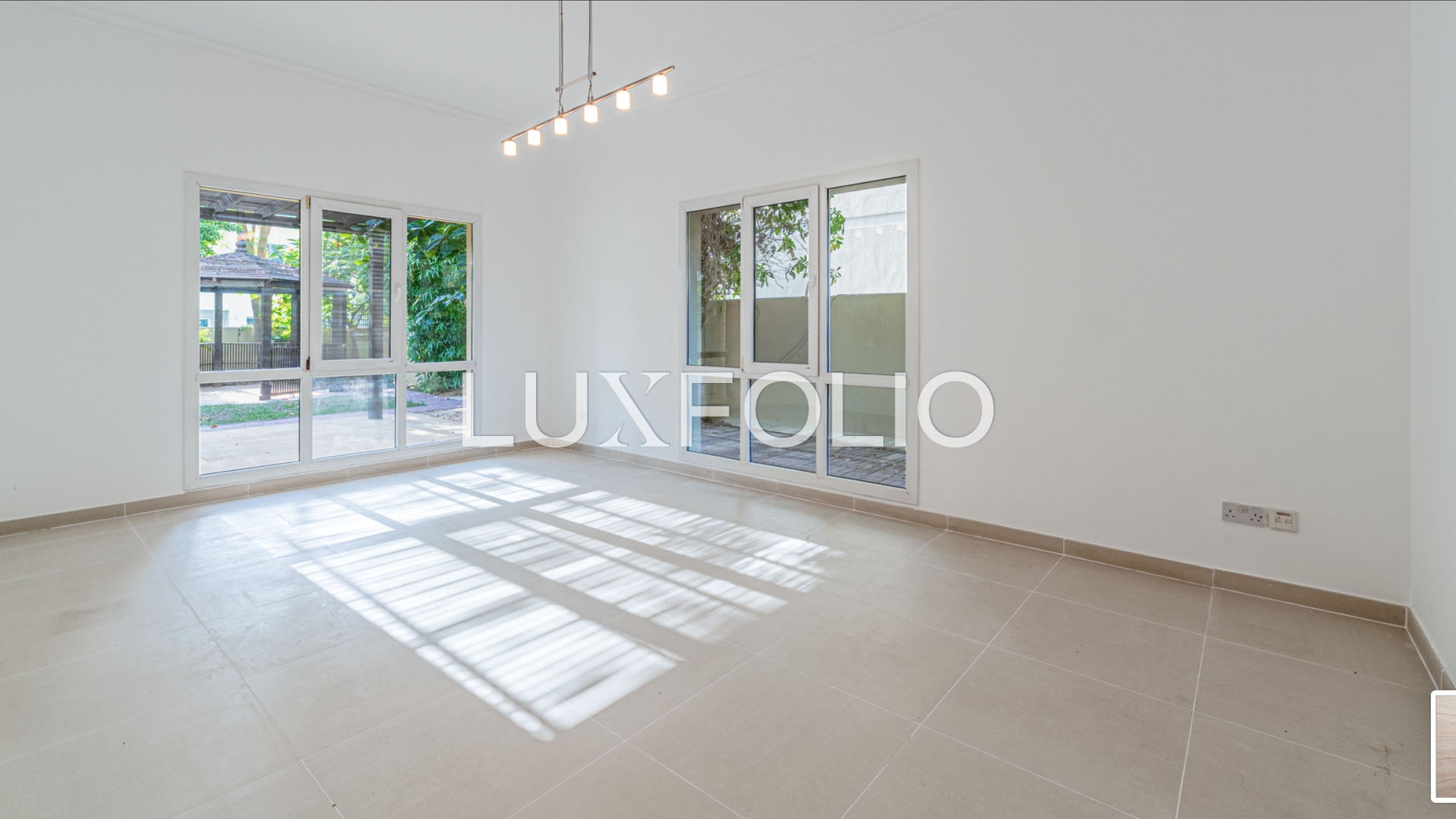 5 bedroom Apartment for rent in Meadows at 350,000 AED per year