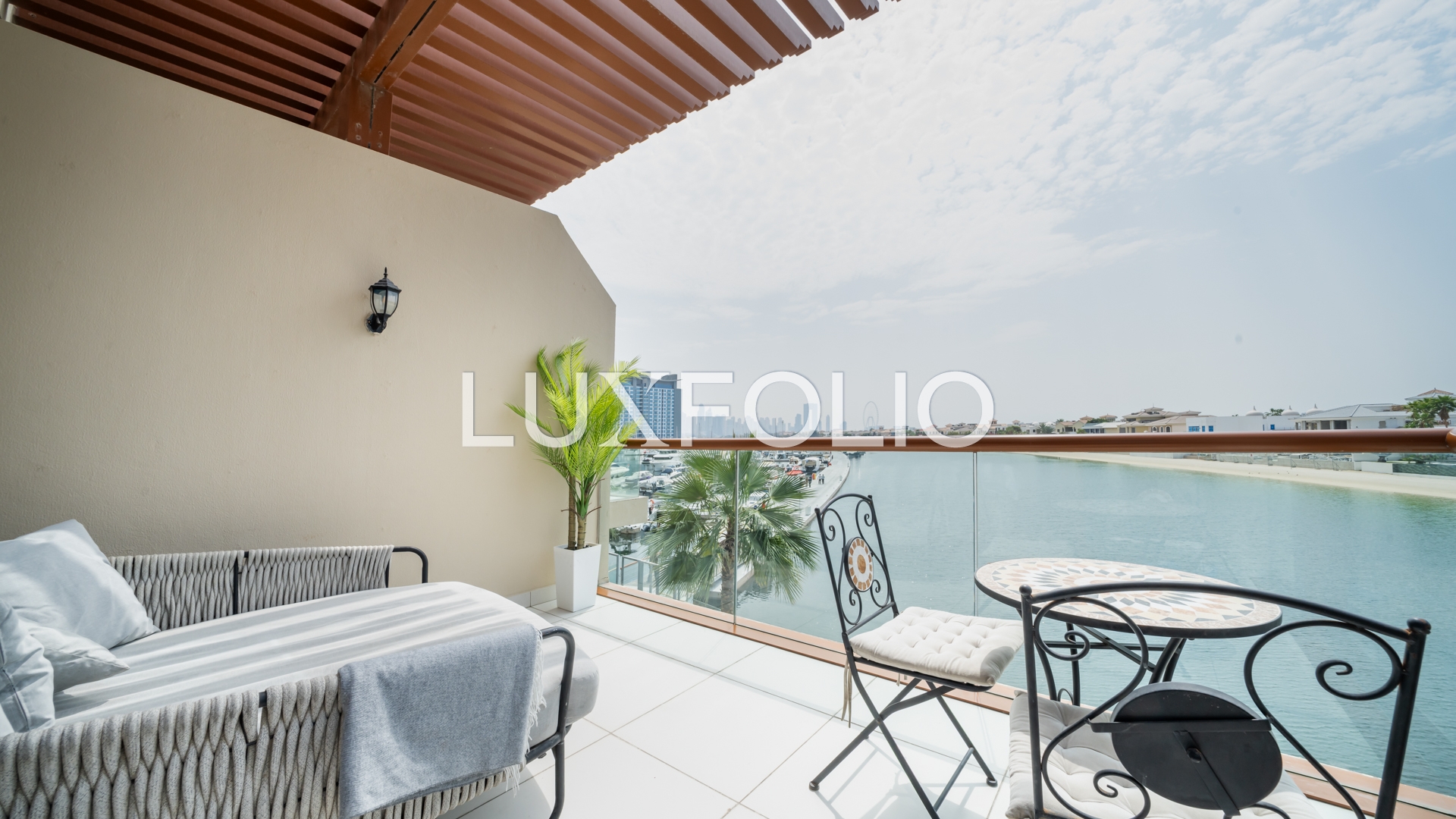 Studio Apartment for sale in Palm Jumeirah at 1,750,000 AED