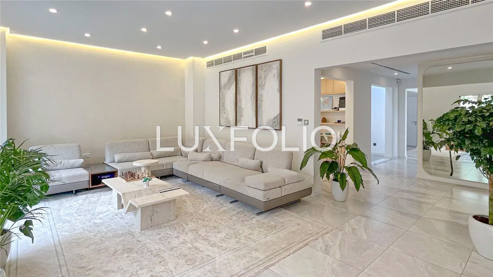 4 bedroom Apartment for rent in Meadows at 570,000 AED per year