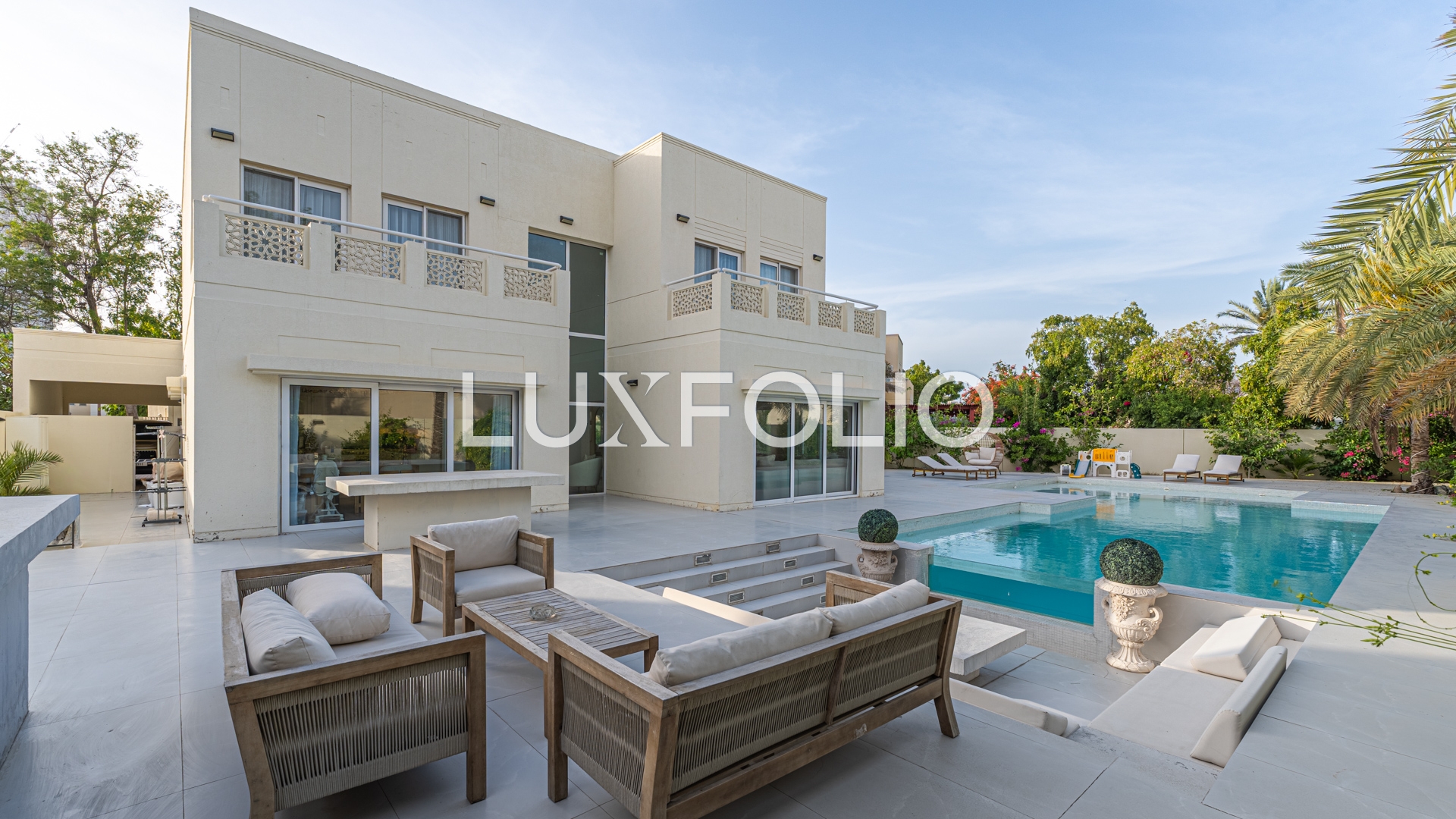 4 bedroom Apartment for rent in Meadows at 550,000 AED per year