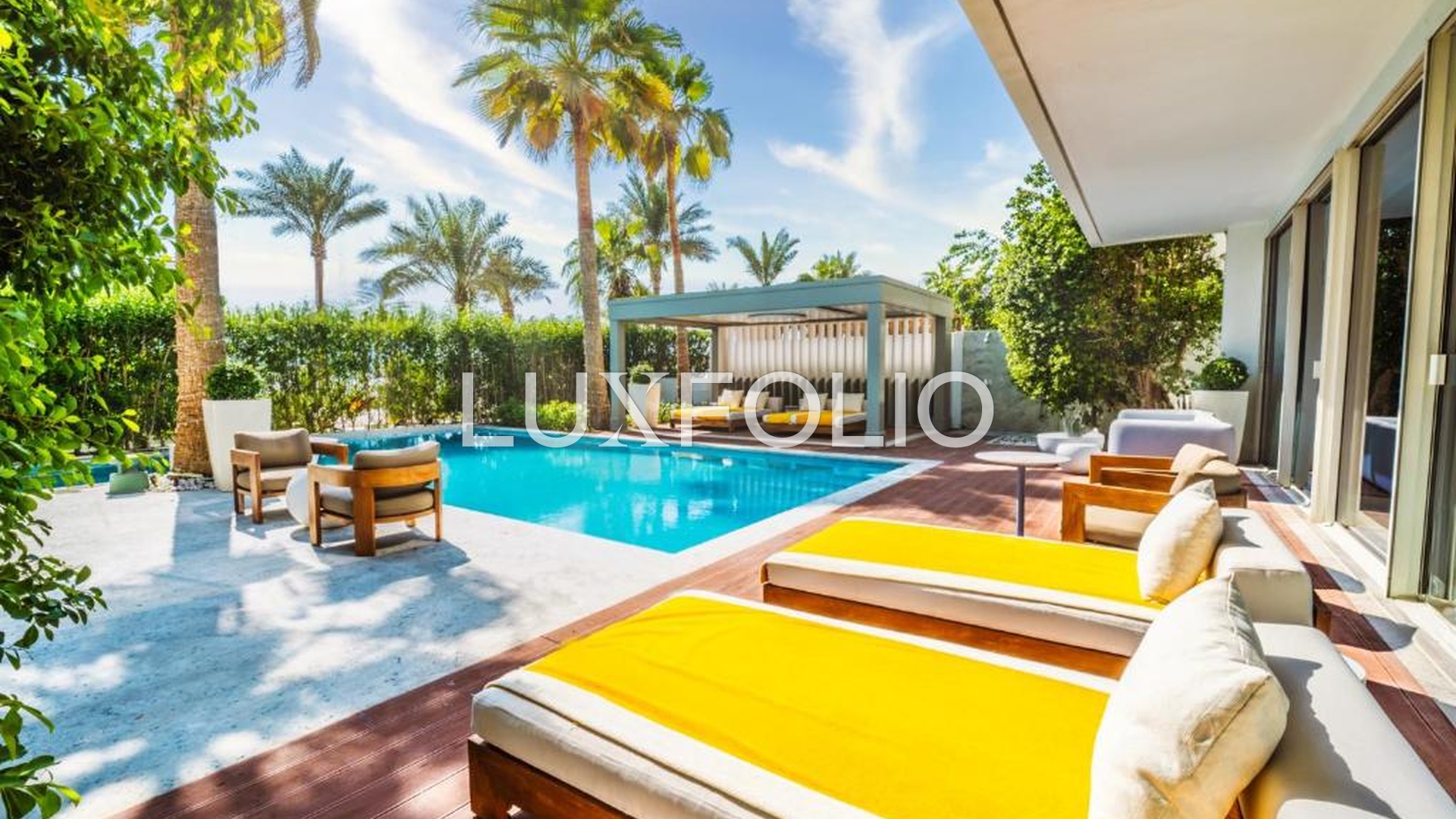 Studio Apartment for sale in Palm Jumeirah at 2,500,000 AED