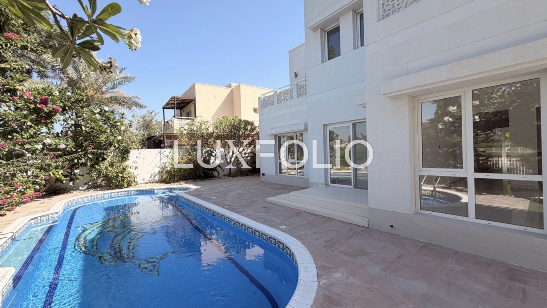 6 bedroom Apartment for rent in Meadows at 750,000 AED per year
