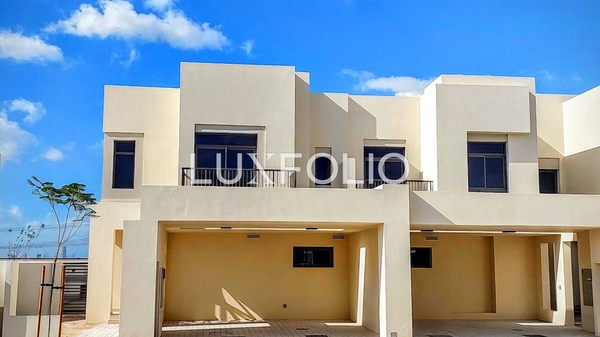 4 bedroom Apartment for rent in Town Square at 180,000 AED per year