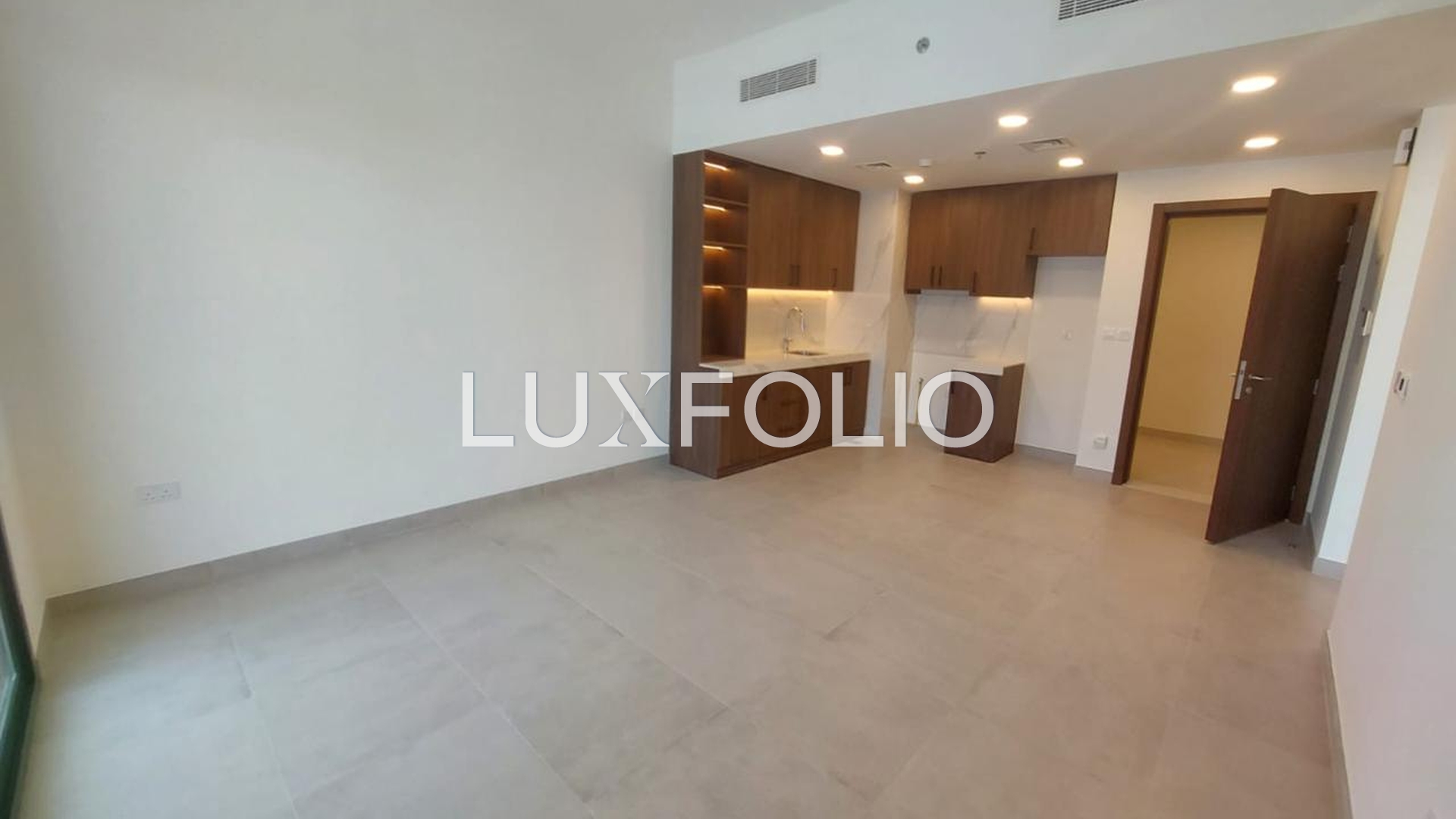 1 bedroom Apartment for rent in Town Square at 60,000 AED per year
