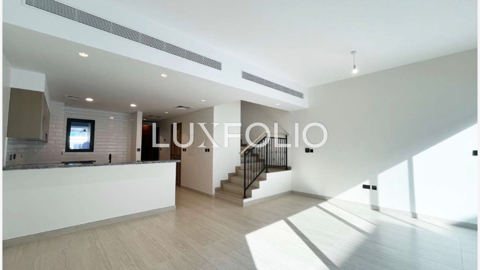 5 bedroom Apartment for rent in Damac Lagoons at 175,000 AED per year