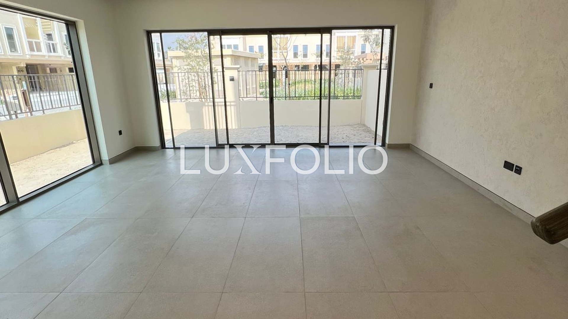 5 bedroom Apartment for rent in Damac Lagoons at 250,000 AED per year