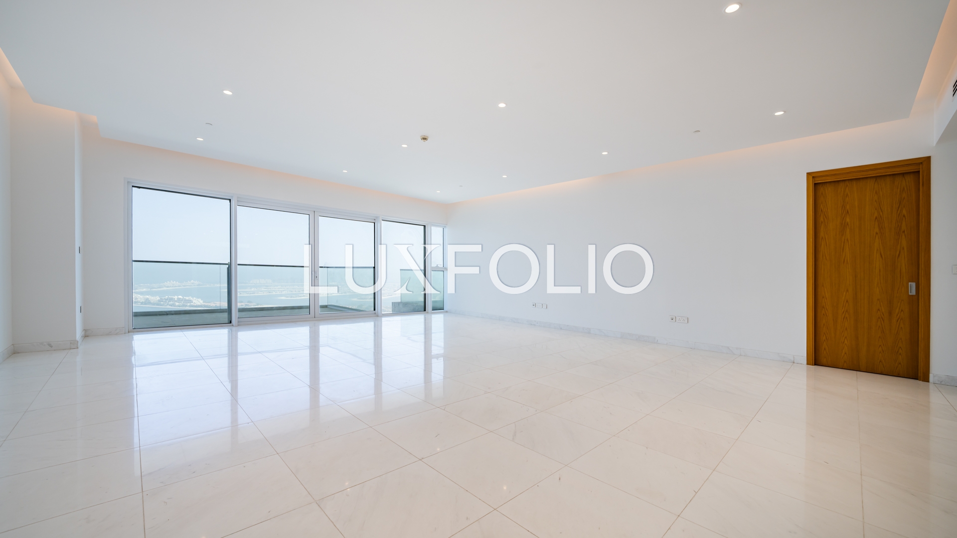 4 bedroom Apartment for rent in Jumeirah Beach Residence at 950,000 AED per year