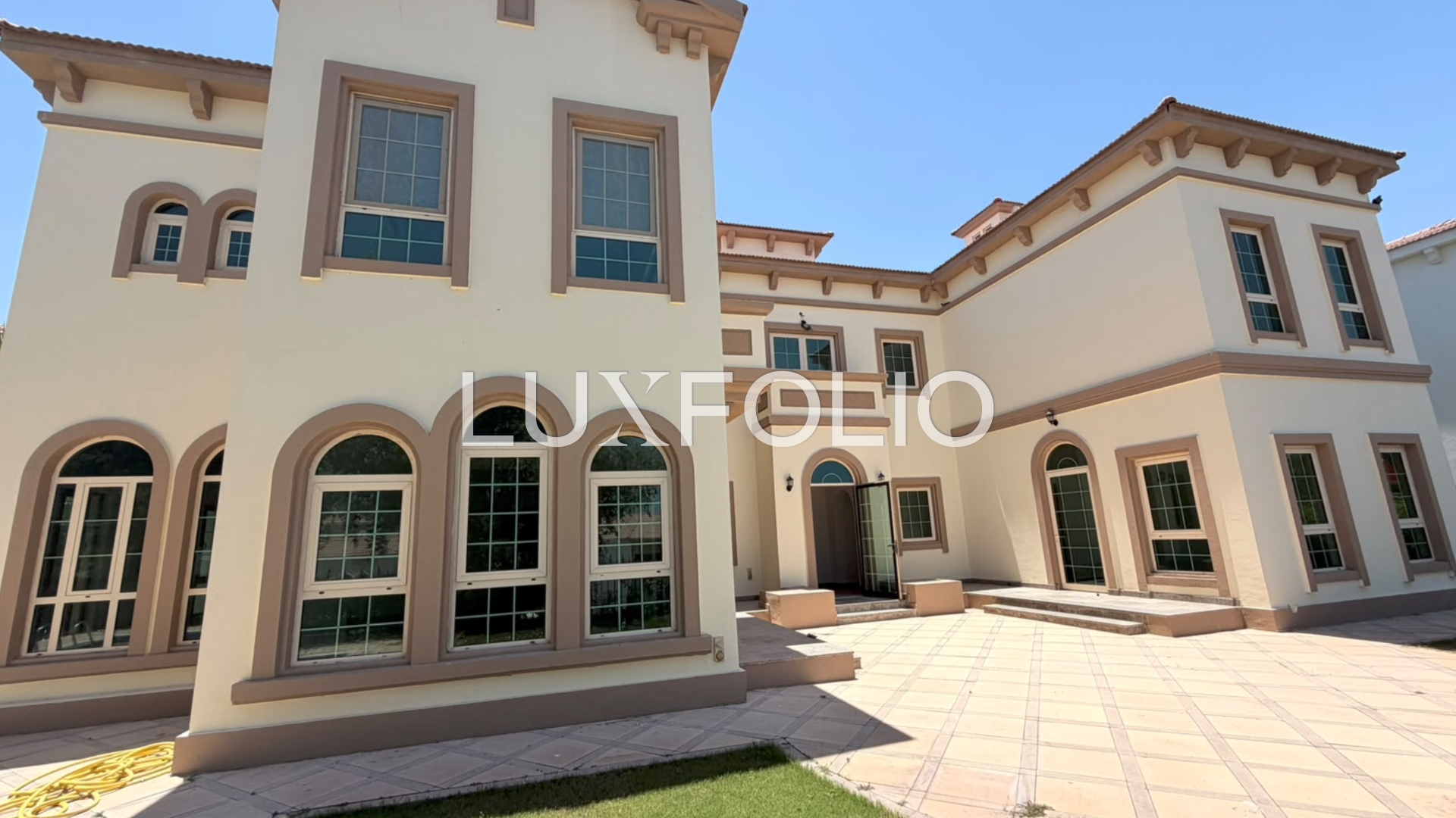 5 bedroom Apartment for rent in Jumeirah Islands at 700,000 AED per year