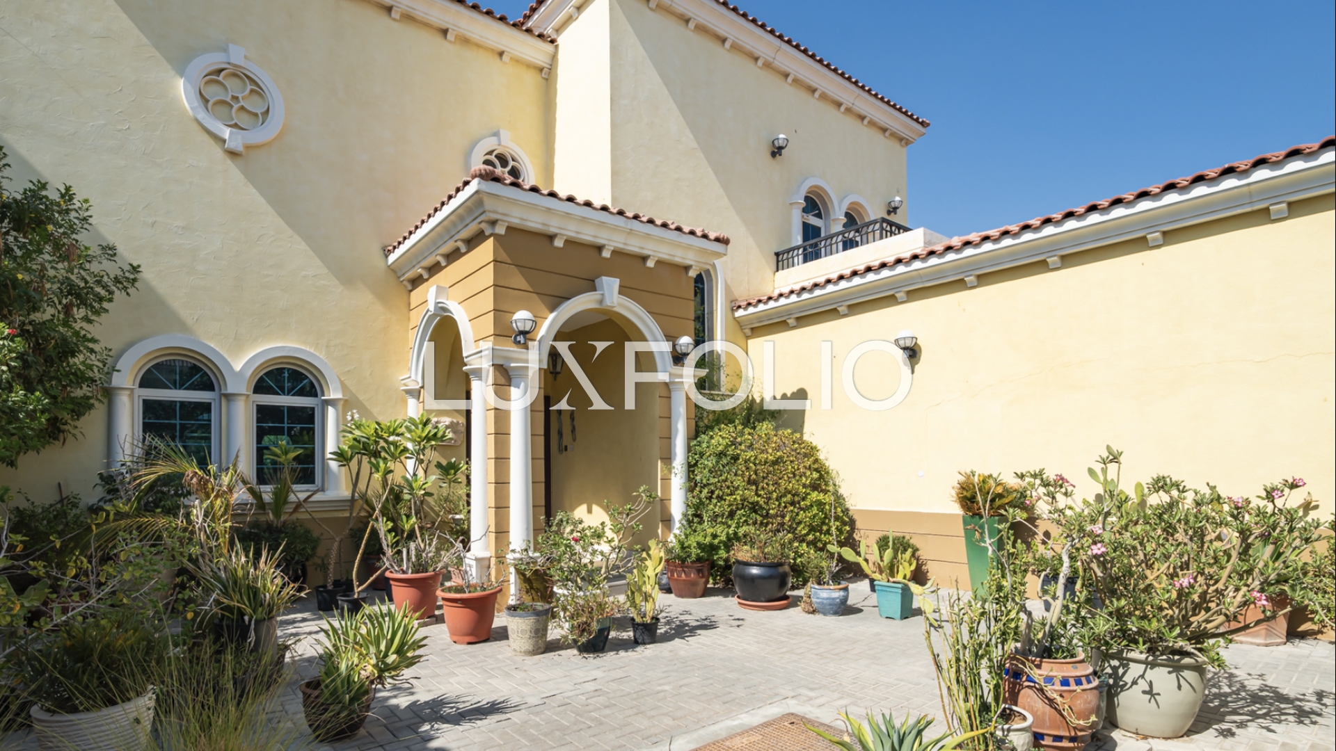 3 bedroom Apartment for rent in Jumeirah Park at 310,000 AED per year