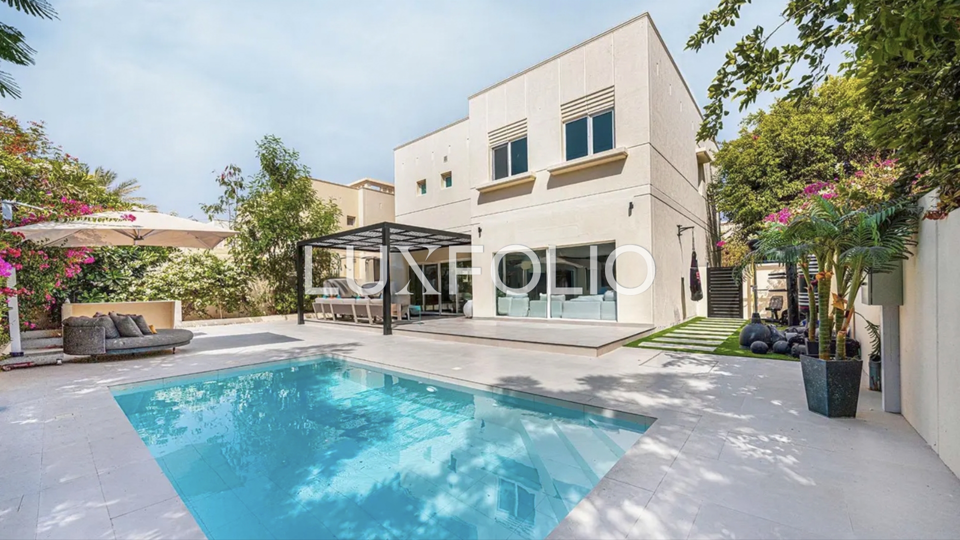 5 bedroom Apartment for rent in Meadows at 620,000 AED per year