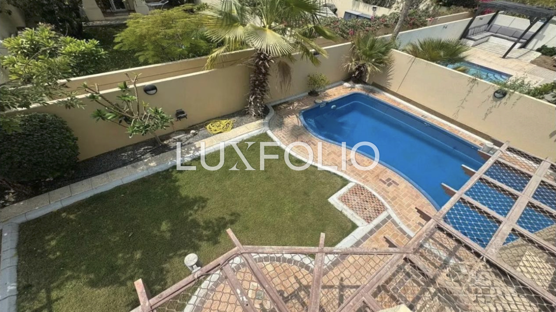 4 bedroom Apartment for rent in Meadows at 450,000 AED per year